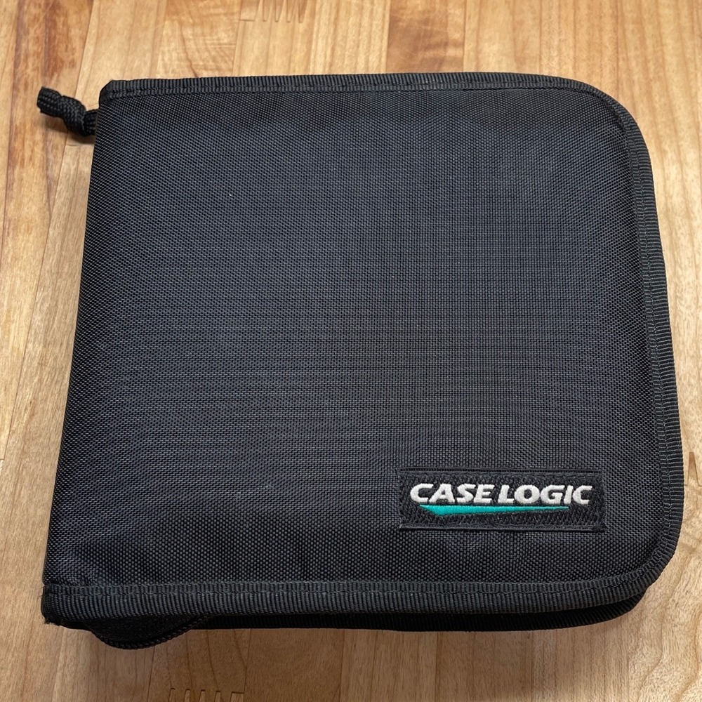 Case Logic 24 Capacity CD DVD Media Storage Wallet Binder Black Nylon Zipper